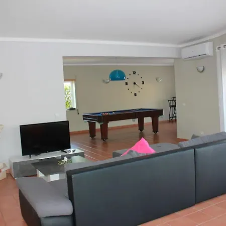 Villa Superbe Avec Piscine Dans Quartier Residentiel Calme Proche Des Plages *